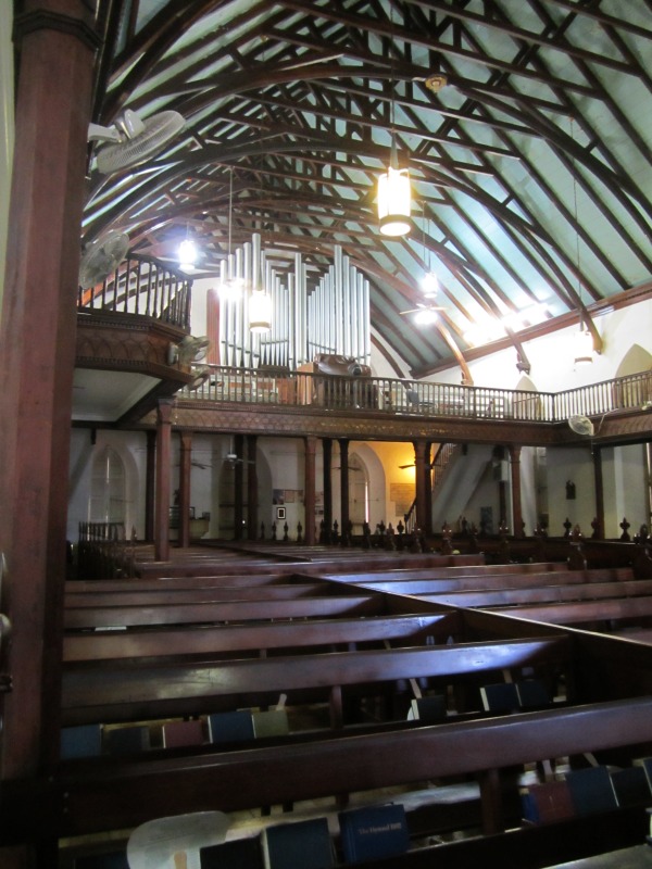 Rev`d. Gibson sammelt Spenden für die Restaurierung der Orgel