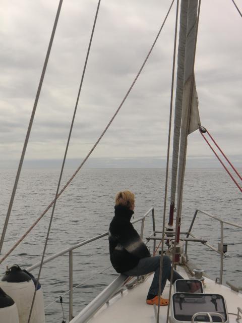 Bordfrau beim Whale-Watching