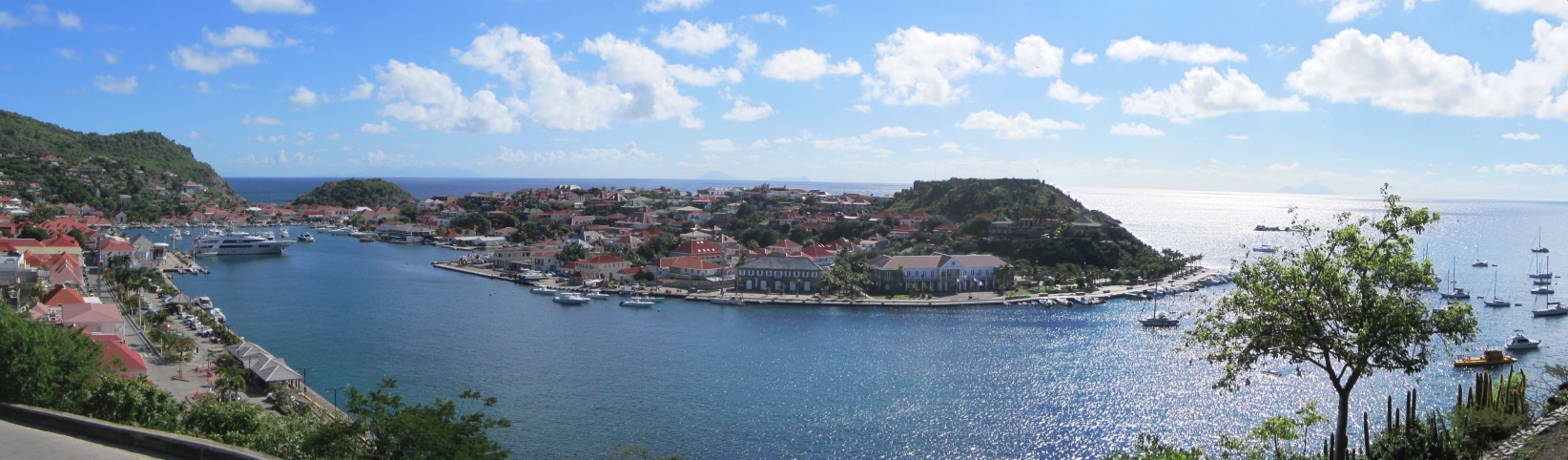 Der pitoreske Naturhafen von Gustavia - noch fehlt die Flotte der Megayachten