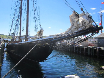 Die BLUENOSE II im Lunenburger Hafen