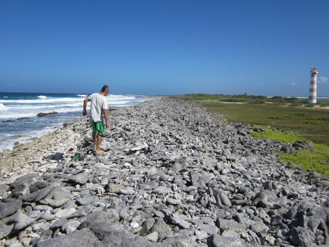 Über Steine und Korallenbruch - nicht unbedingt DER Wanderweg
